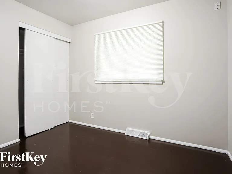 8820 Manchester Ave — Photo 10