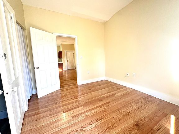 4th image of 125 Hillside Ave Unit 1D