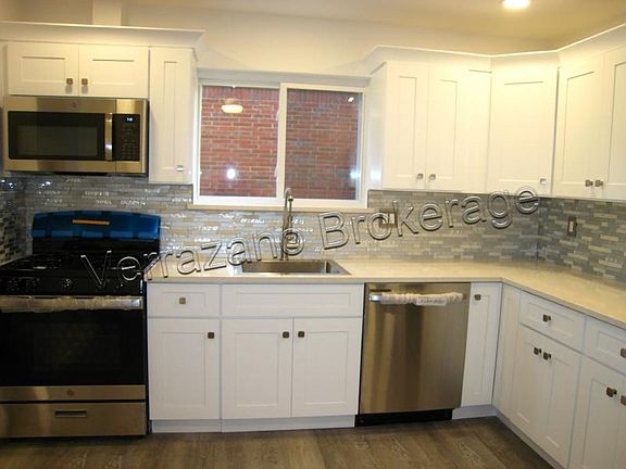 5th image of 262 Bay 10th St #1