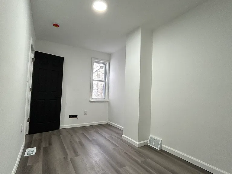 4922 Saybrook Ave — Photo 11