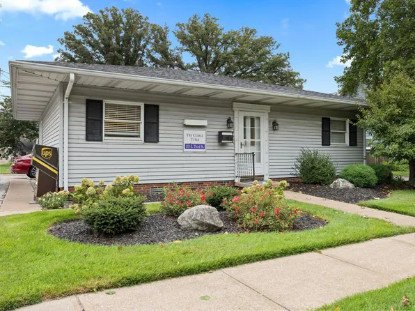 215 E 3rd St, Port Clinton, OH 43452