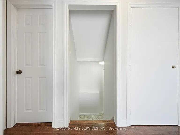 8 Deerpark Cres S #LOWER — Photo 16