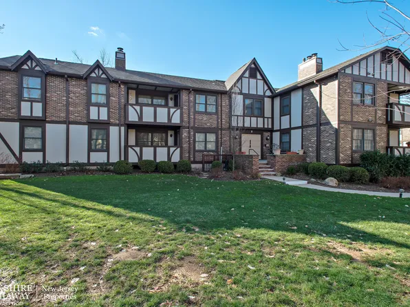 2 Heritage Dr #H, Chatham, NJ 07928