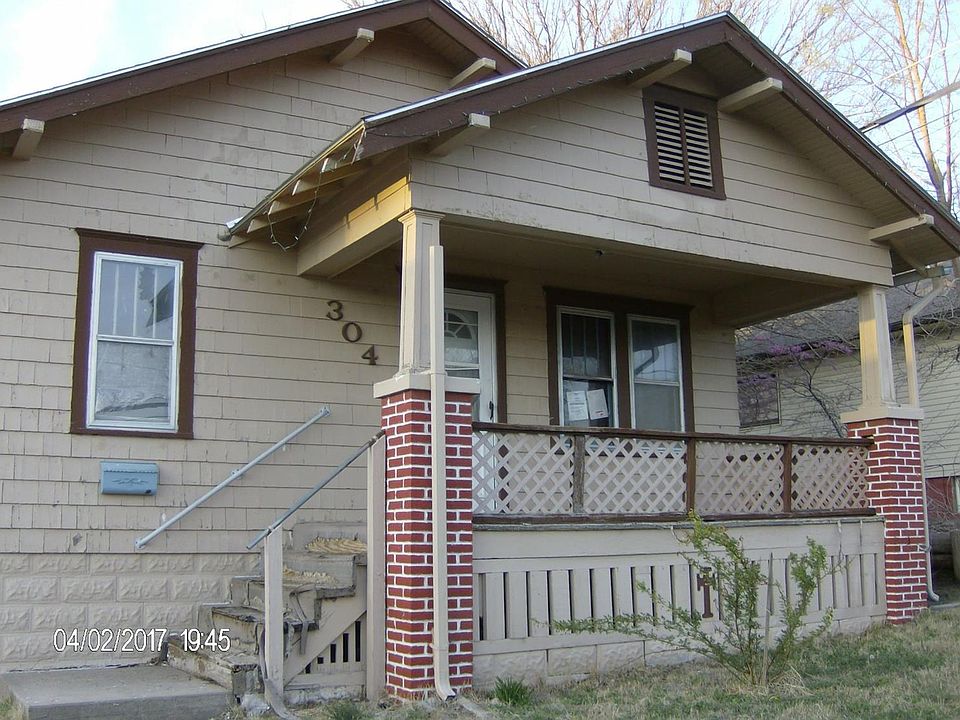 1st image of 304 E Mulberry St
