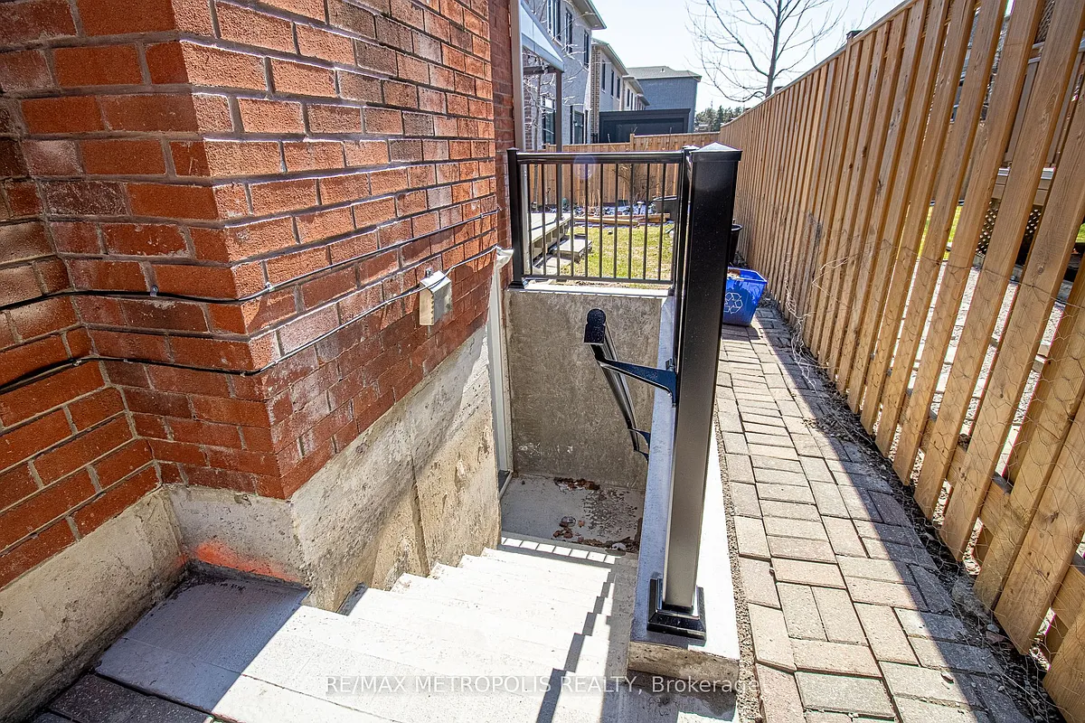 Building Photo - 507 Charnwood Ct #BASEMENT