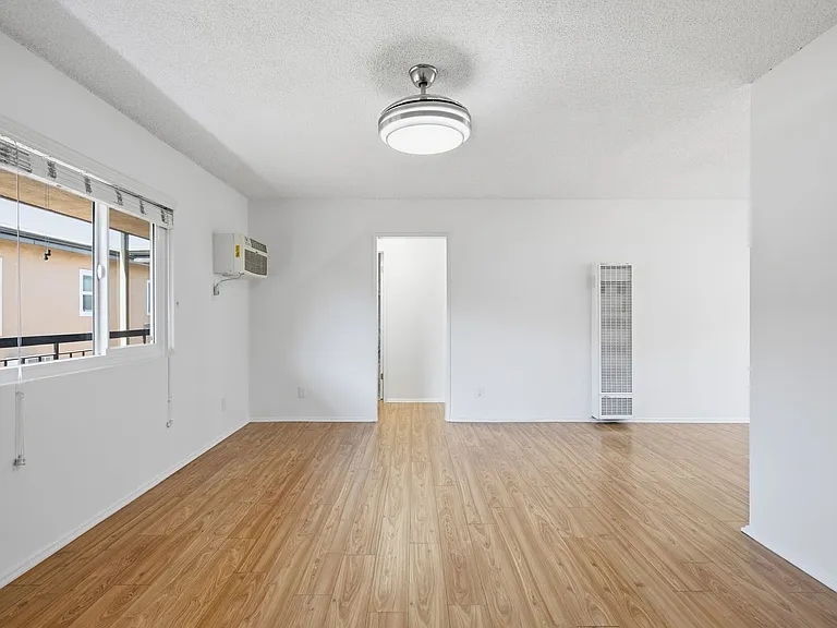 6640 Darby Ave — Photo 24