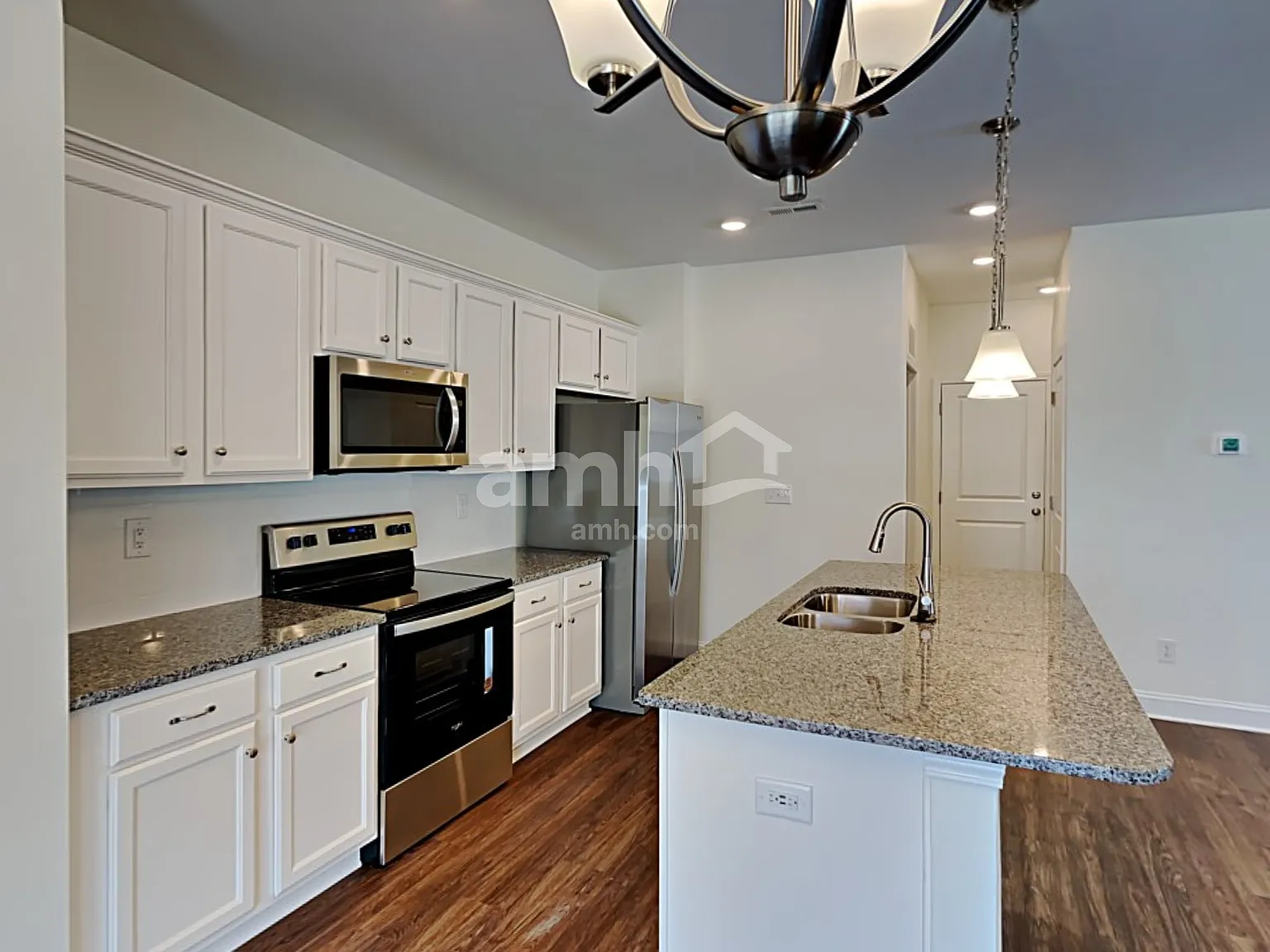 5 bed, 3.5 bath, 2655 sqft, $3,040 — Photo 3