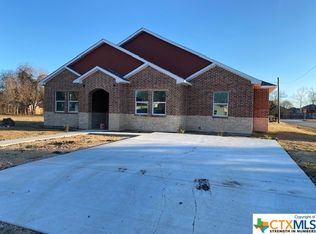1125 E Magnolia St, Luling, TX 78648