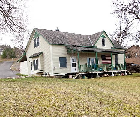 2nd image of 100 Walden Pl
