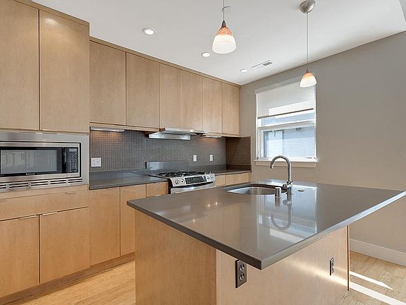 3rd image of 901 N Washington St APT 110