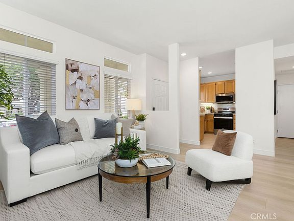 4th image of 201 Cherrybrook Ln