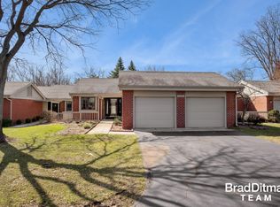 1315 Suncrest Dr NE, Grand Rapids, MI 49525