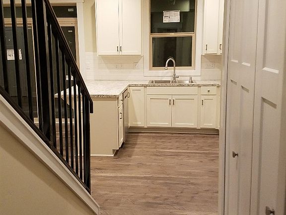 4th image of 1023/1025 E 30th Ave