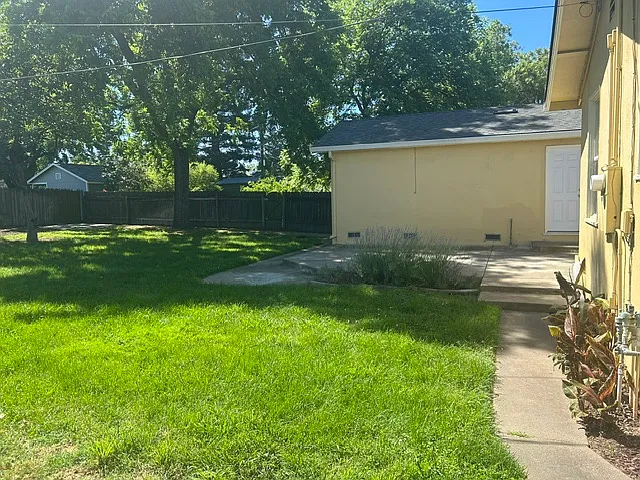2844 Ione St — Photo 14