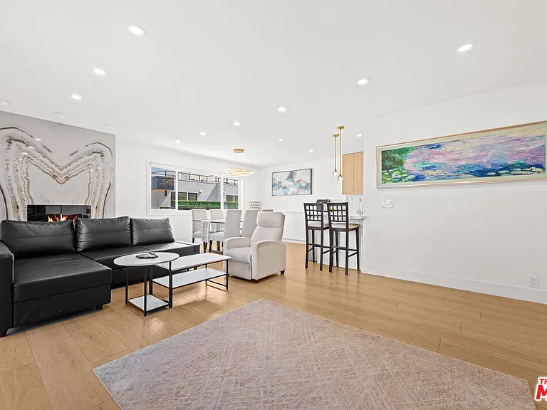 451 S Barrington Ave #302 — Photo 7