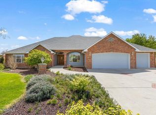 11810 W Barrett Rd, Yakima, WA 98908