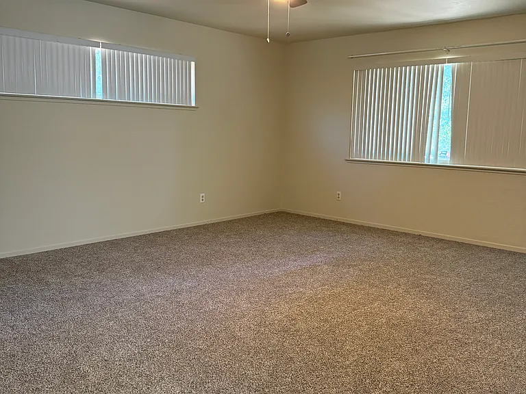 9550 Colton Ave — Photo 12