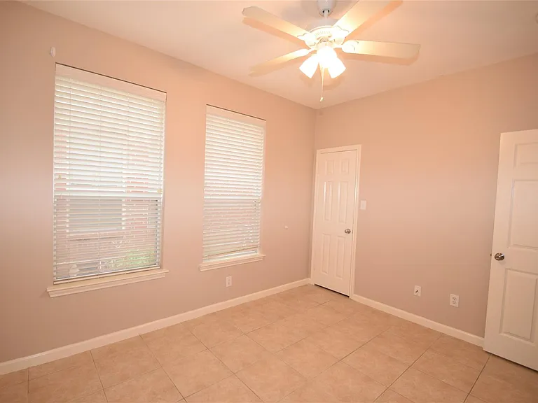 722 Memorial Heights Dr — Photo 9