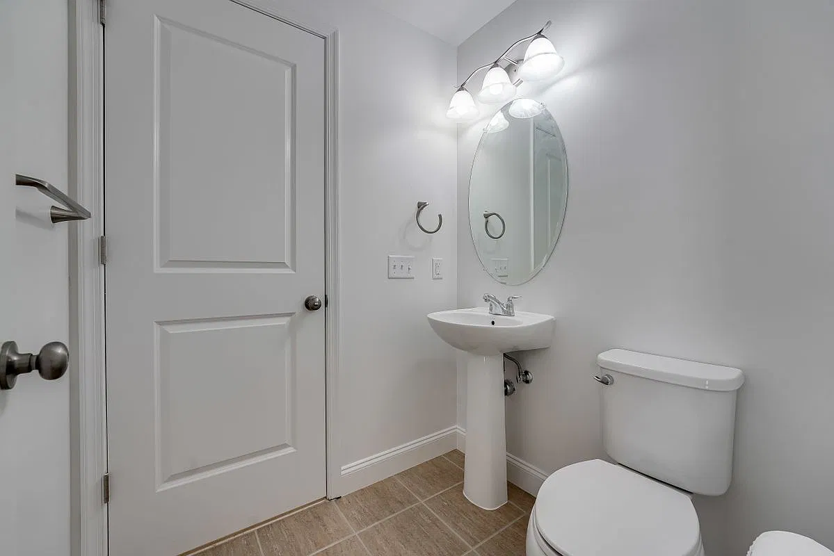4 bed, 3.5 bath, 2258 sqft, $5,000 — Photo 4