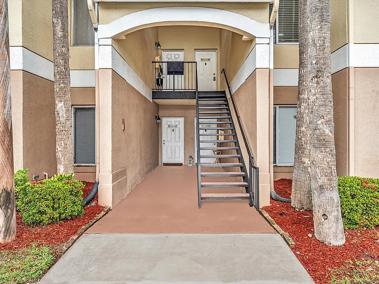 815 W Boynton Beach Blvd #16-205 — Photo 3