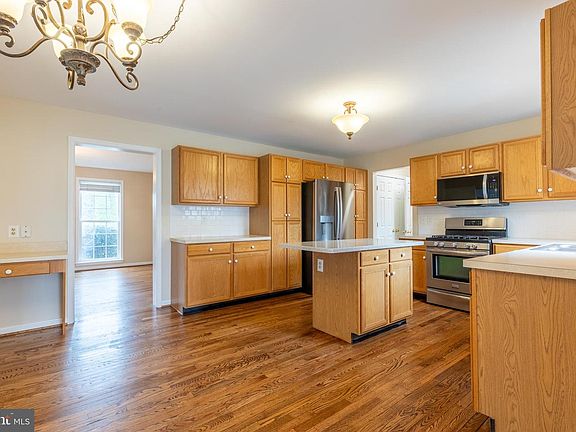 5th image of 20 Hummingbird Ln