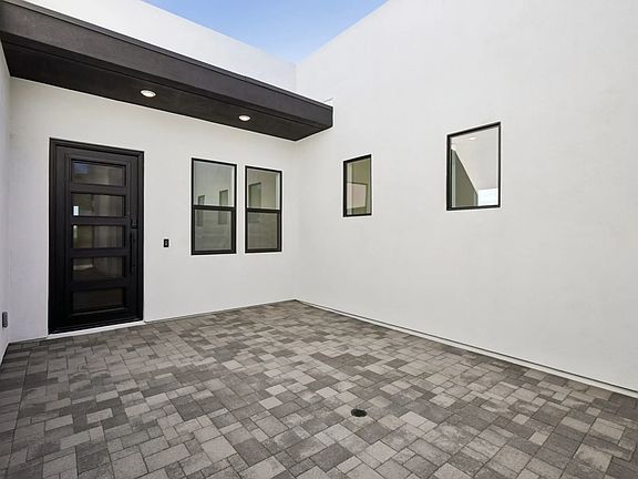 Homesite 1130 Front Courtyard