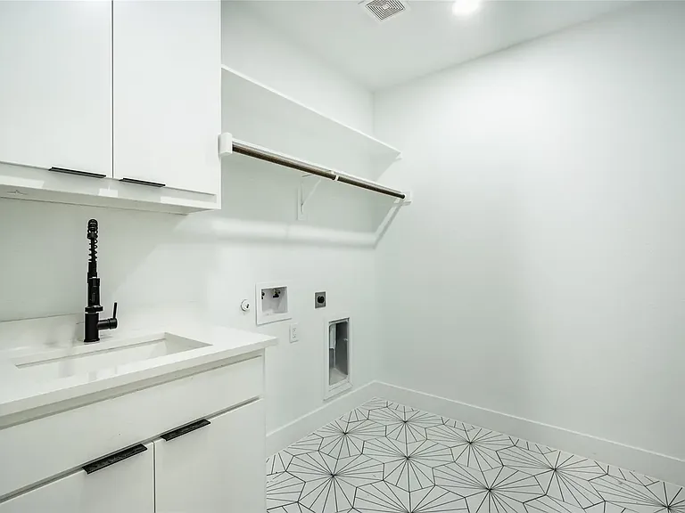 4015 Odessa St — Photo 2