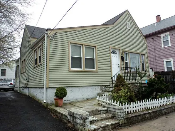 112 Hendrick St, Providence, RI 02908