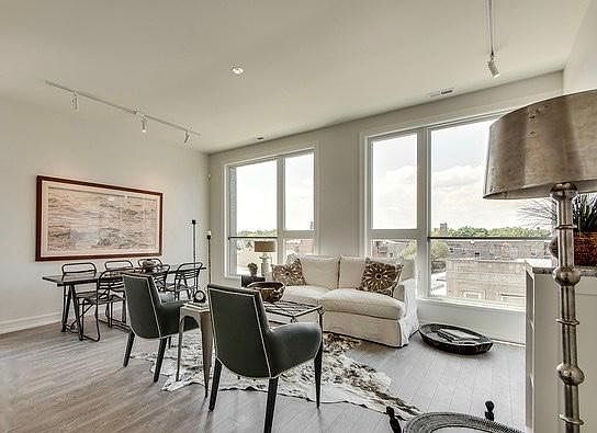 1st image of 4421 N Clark St #202