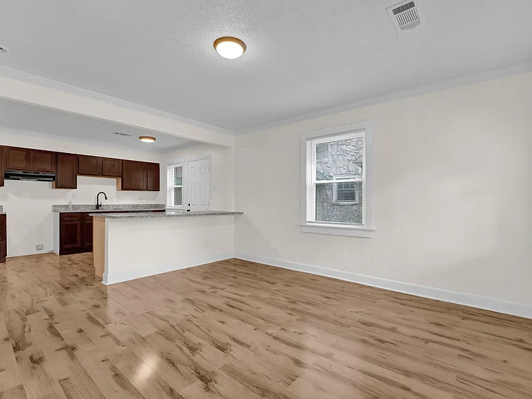 759 E Mallory Ave — Photo 3