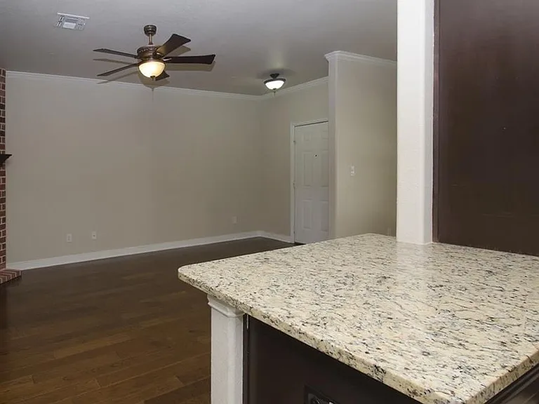 1821 Cortez Ln — Photo 5
