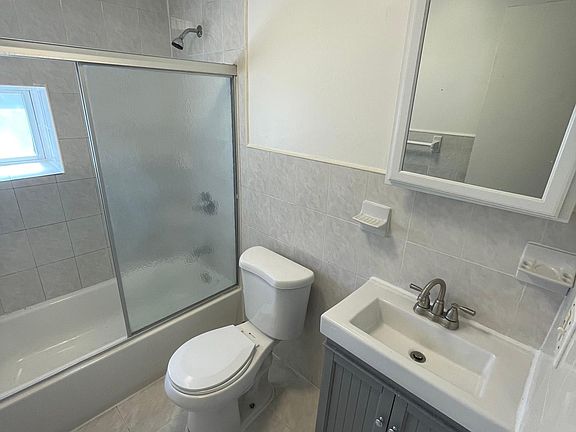 3rd image of 8792 112th St Floor 1