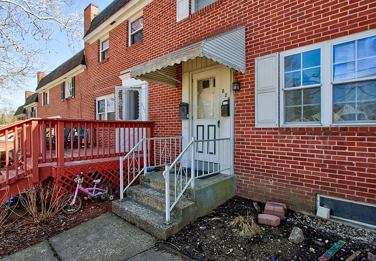 824 Wabank St — Photo 1