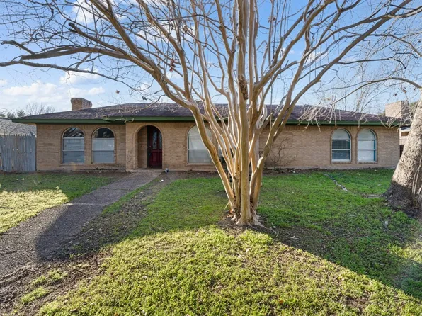 108 Chieftain Dr, Waxahachie, TX 75165