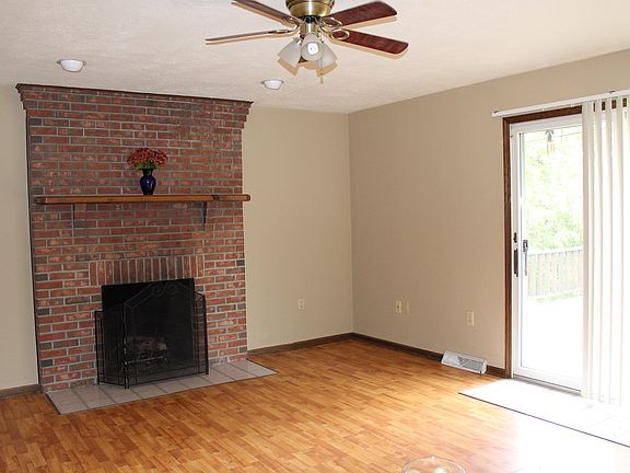 4th image of 1 Hawthorne Ct