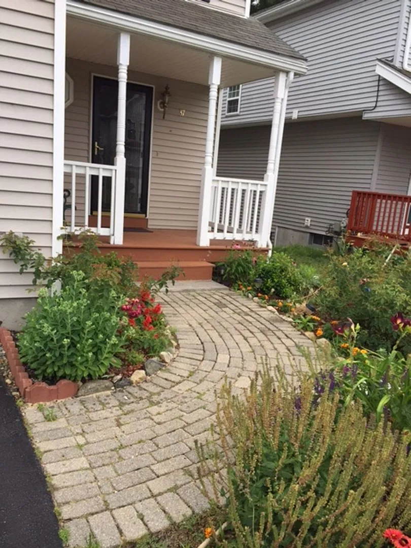 Beautiful 4 Bedroom house in Marlborough! — Photo 2