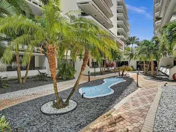 4th image of 13953 Kendale Lakes Cir #701B