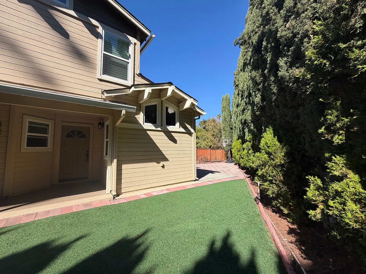3 bed, 2.5 bath, 1559 sqft, $5,150 — Photo 2
