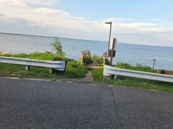 153 Twilight Ave, Laurence Harbor, NJ 08879