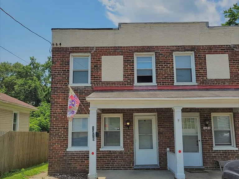 1315 Byron St — Photo 2