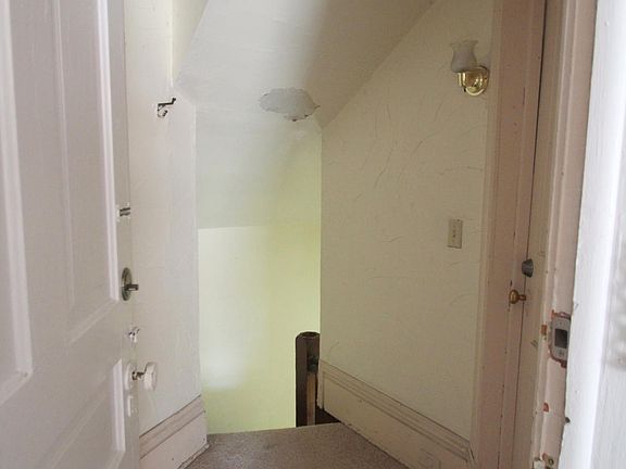 4th image of 632 Hawthorne St NE