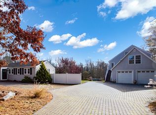 516 Old Fall River Rd, Dartmouth, MA 02747