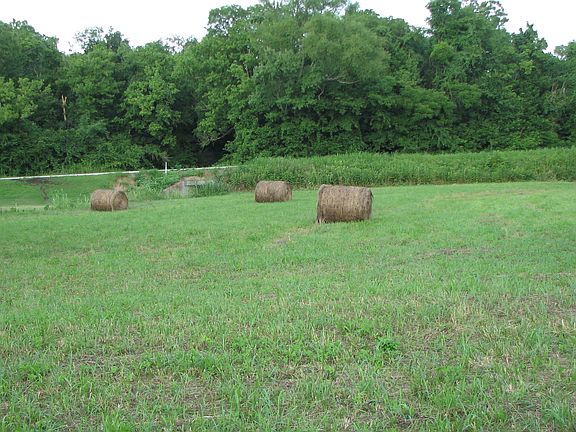 3rd image of 1704 Campbellsville Road