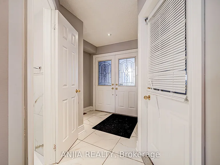 146 Billingsley Cres — Photo 6