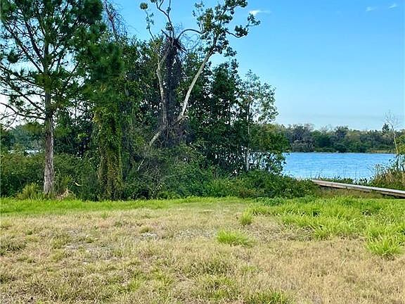 5th image of 123 S Bear Pointe Dr