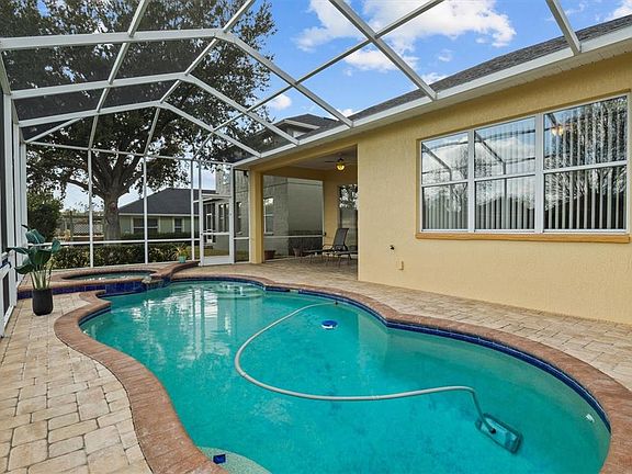 5th image of 1068 Stoney Creek Dr