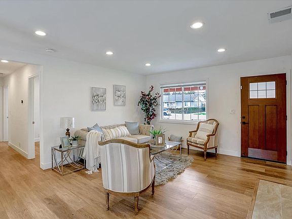 4th image of 2488 Walnut Grove Ave