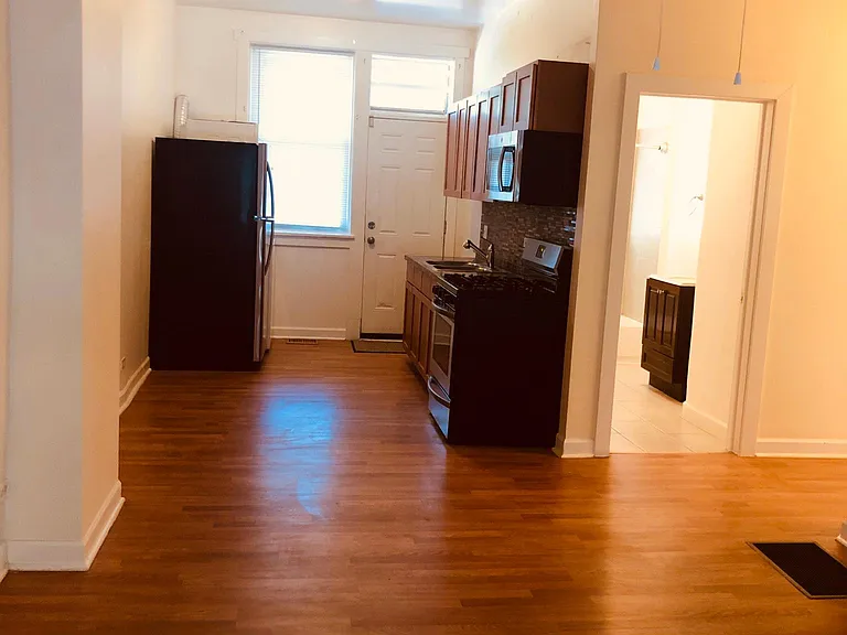 207 E 42nd St #1E — Photo 1