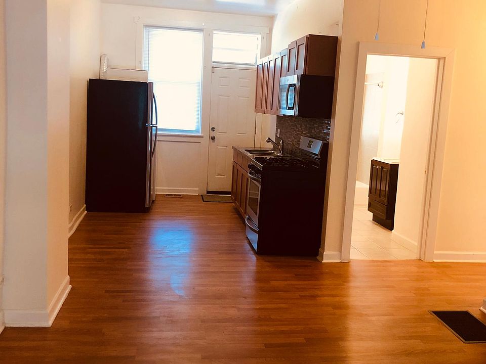 1st image of 207 E 42nd St APT 1E