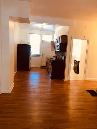 207 E 42nd St #1E Photo 1